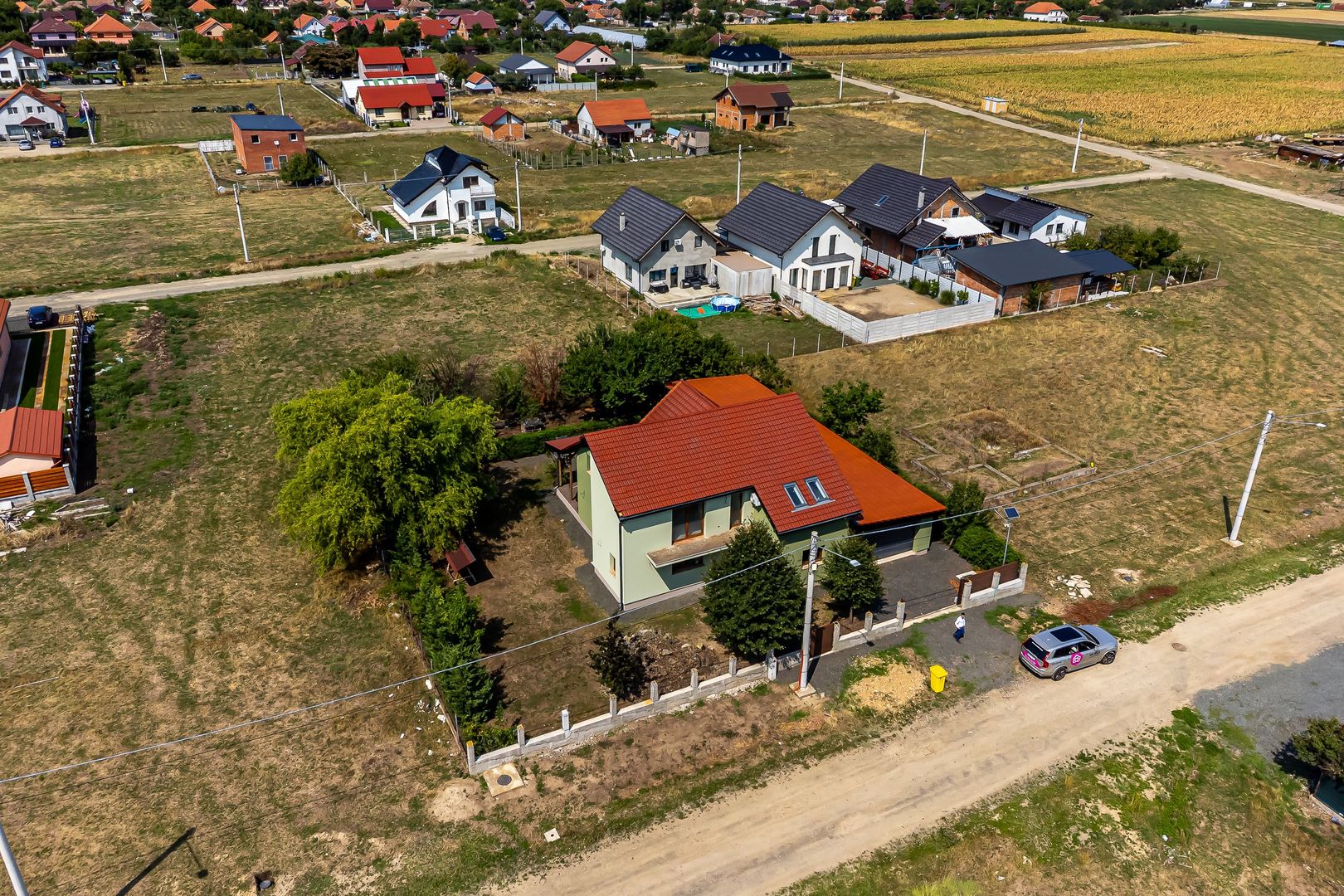 Casă nouă, spațioasă, în cartierul rezidențial din Curtici