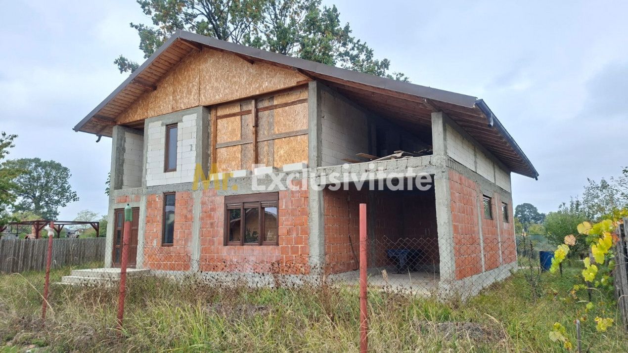 Casă Suseni-Cersani construcție solidă, teren 578 mp, zona superba