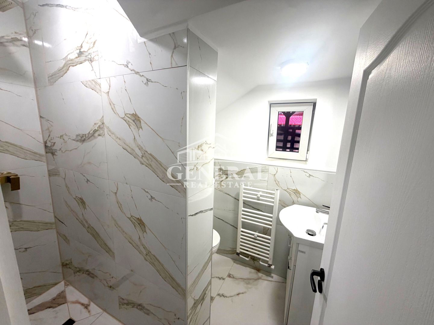 De vanzare ap. 4 camere 135m situat centrul orasului Baia Mare Renovat - imaginea 7
