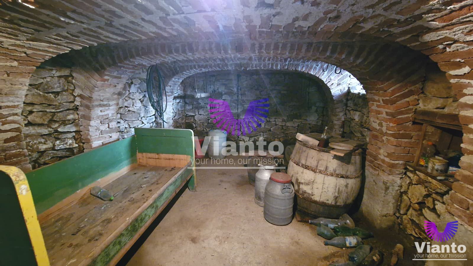 Casă în Poiana Sibiului | 909 mp teren | livadă și anexe gospodărești