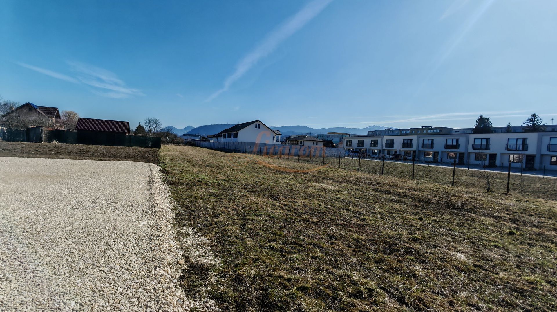 BARTOLOMEU,teren intravilan de 774 mp,intre case,constructii P+2