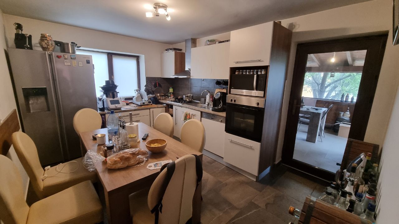 Imagine 13 - Casă cu 3 camere, anexă și teren de 901 mp – Pecica, zonă centrală