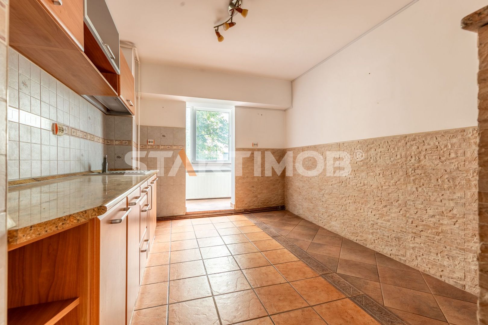 Apartament 3 camere  cu boxa si parcare