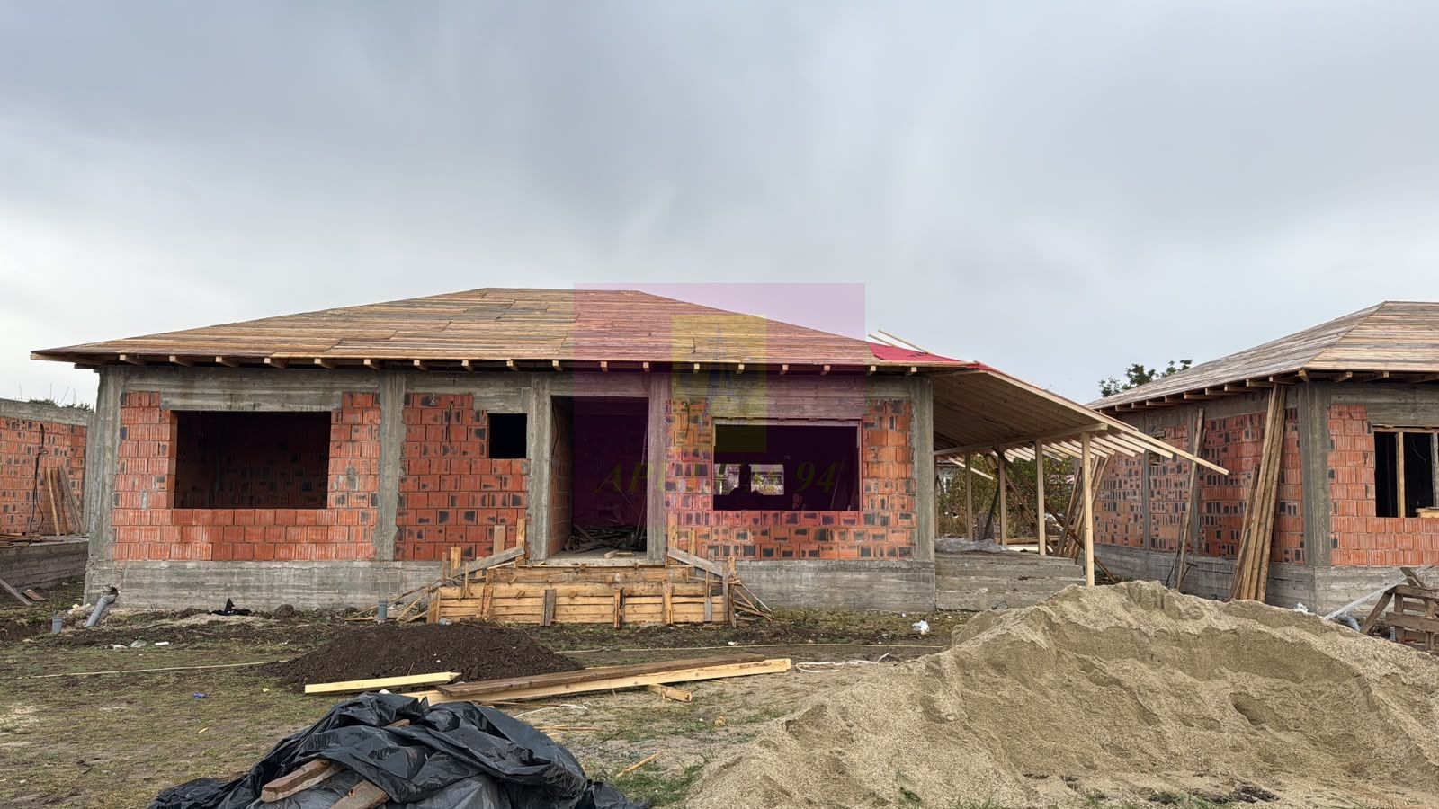 Sabareni, casa noua parter, 4 cam + dep., supraf. 143 mp, curte 452 mp - imaginea 4