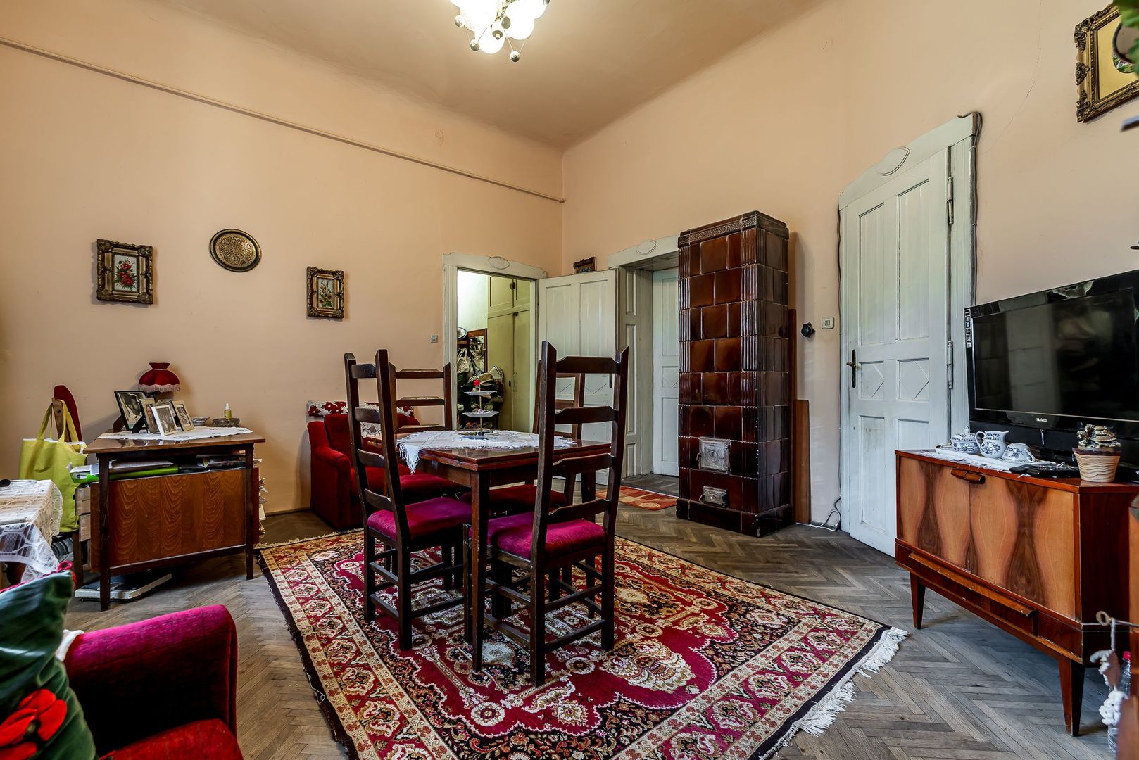 Imagine 4 - Apartament cu 4 camere si terasa si curte proprie, langa primarie