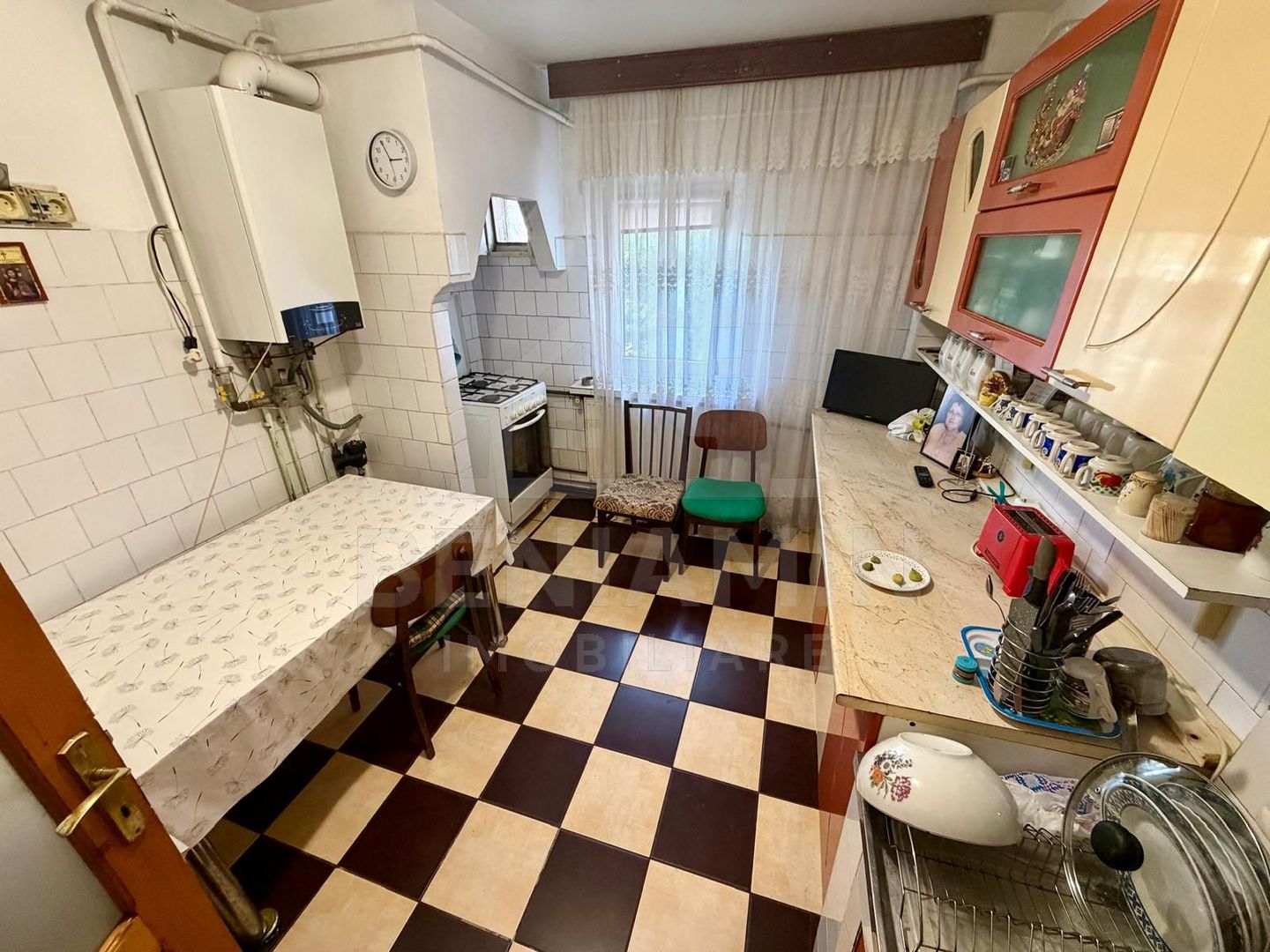 4 camere decomandate - Craiovita Noua - etaj 2 cu 2 bai - bloc 1982 - - imaginea 4