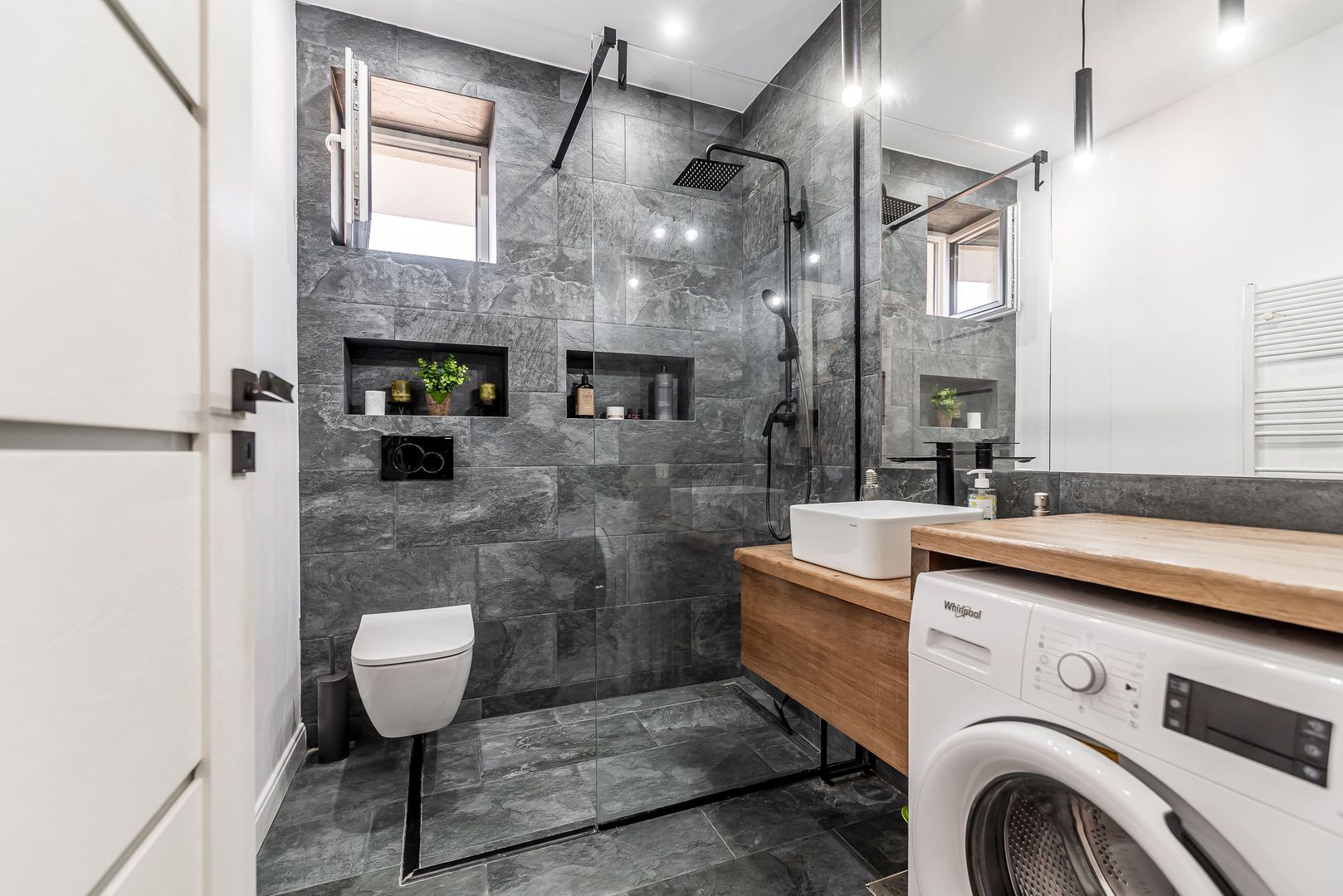 Imagine 11 - La câtiva pași de mal | 2 camere, 52 mp utili, bloc nou cu lift