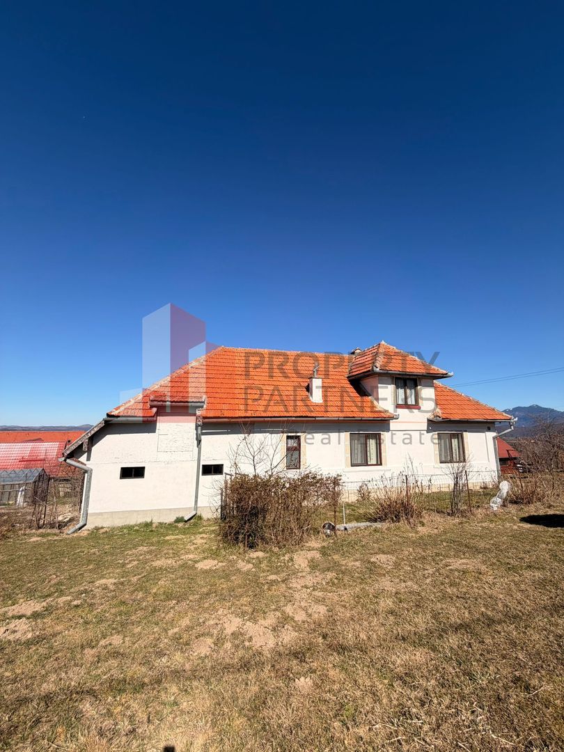 Casă tradițională cu 1800 mp teren  în Sohodol, Bran | Priveliște superba - imaginea 4