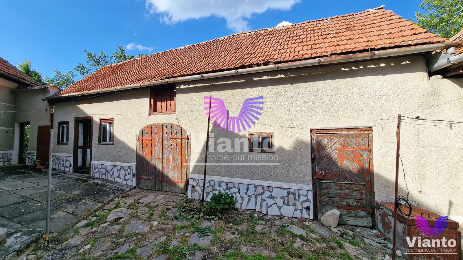 Casă în Poiana Sibiului | 909 mp teren | livadă și anexe gospodărești