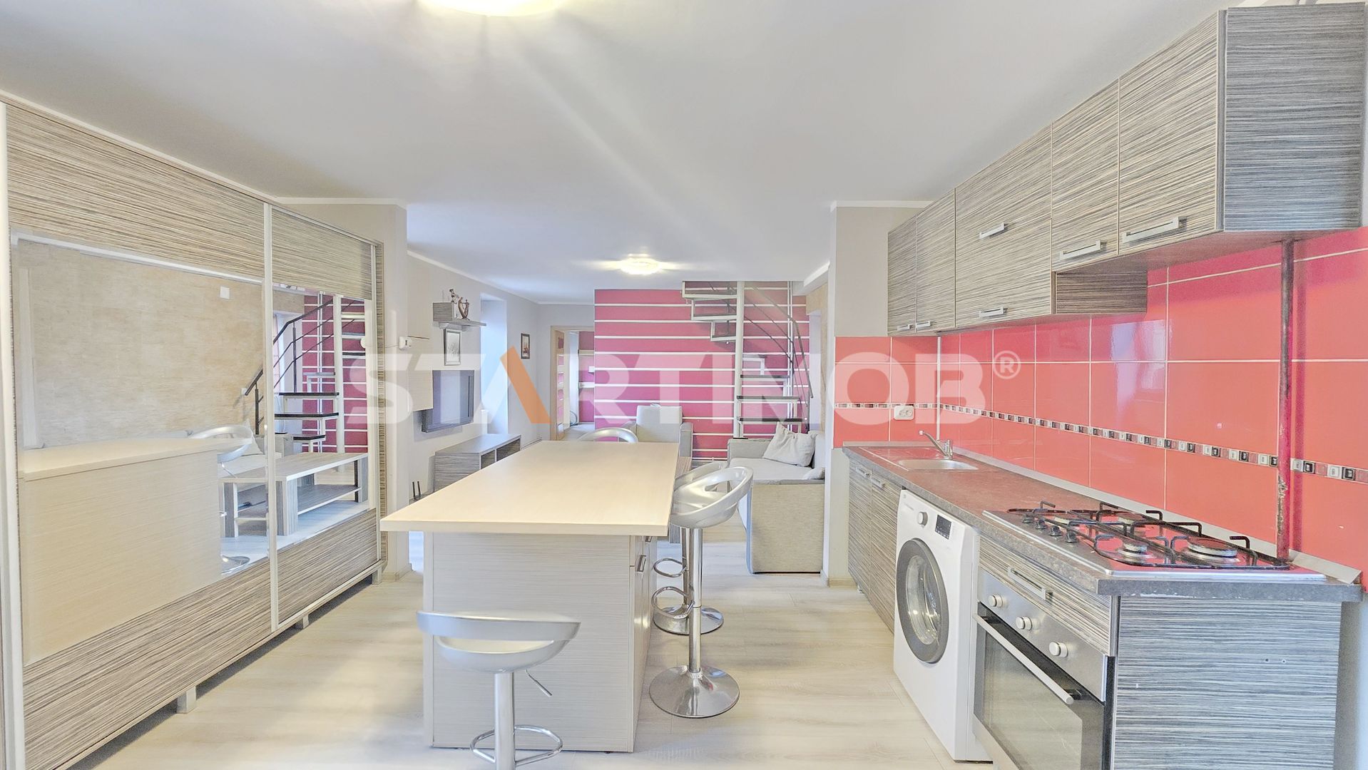 Apartament cu  trei camere la casa