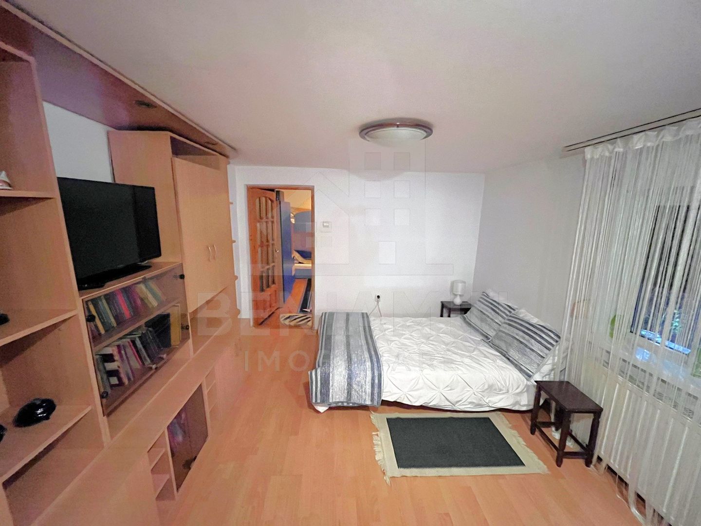 Casa de inchiriat Raului intersectie Campia Islaz -loc de parcare - imaginea 4