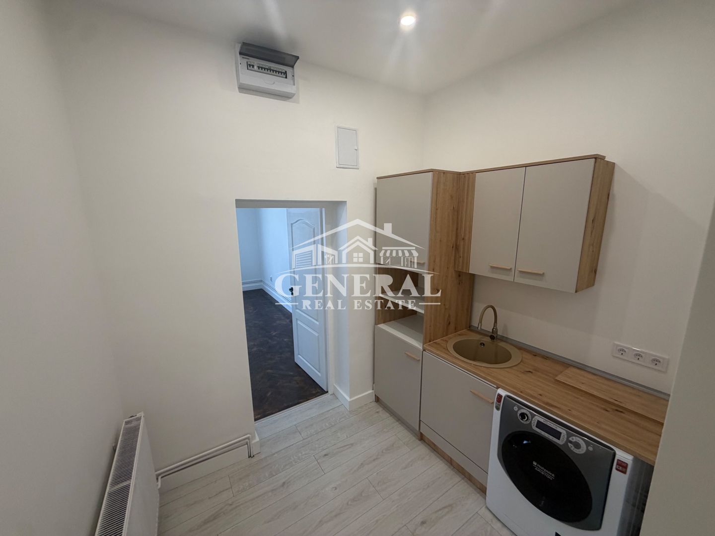 De vanzare ap. 4 camere 135m situat centrul orasului Baia Mare Renovat - imaginea 10
