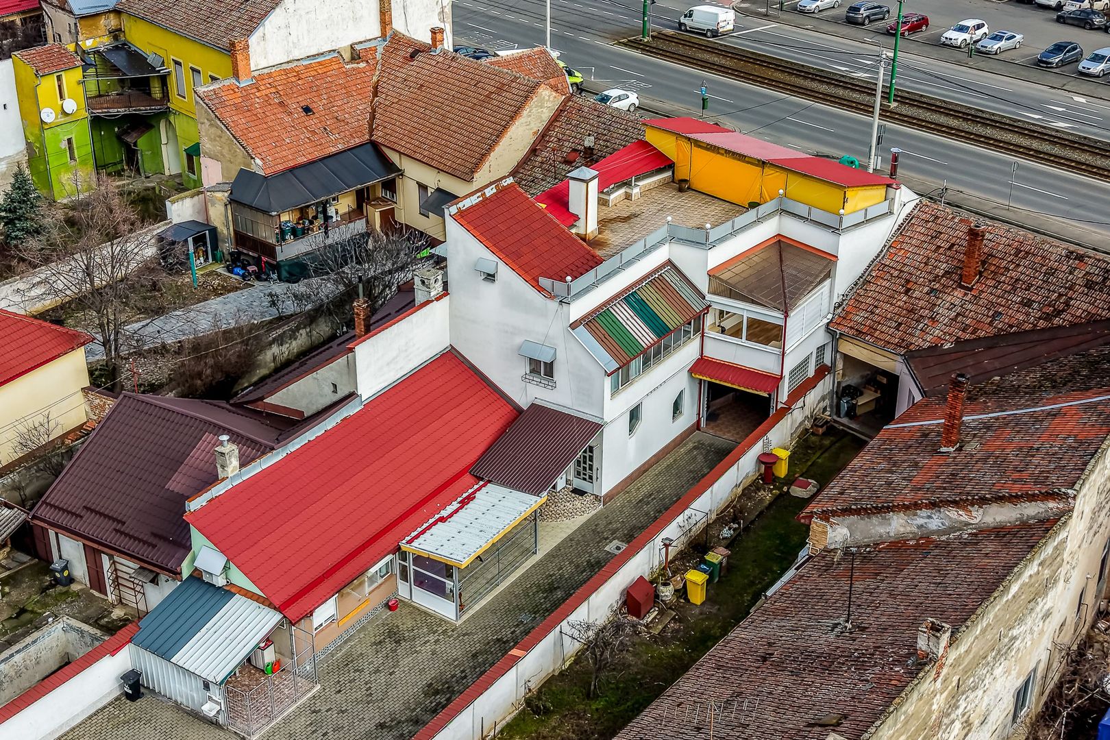 Imagine 2 - Spațiu comercial,  hala, si un penthouse în centrul Aradului Nou