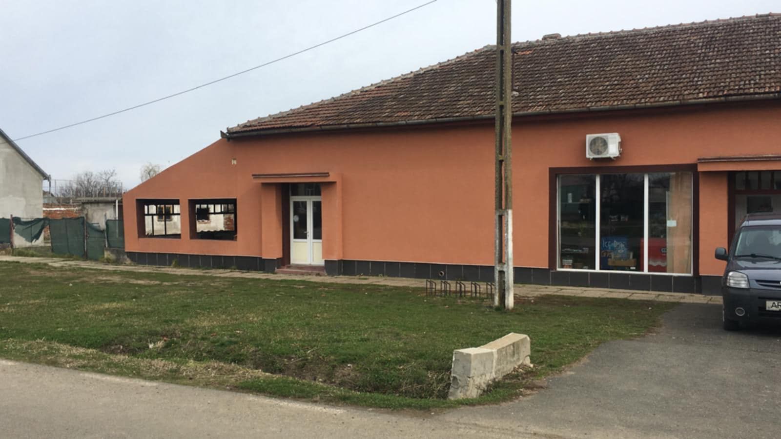 Pret redus Cladire din caramida in Firiteaz, magazinul satesc