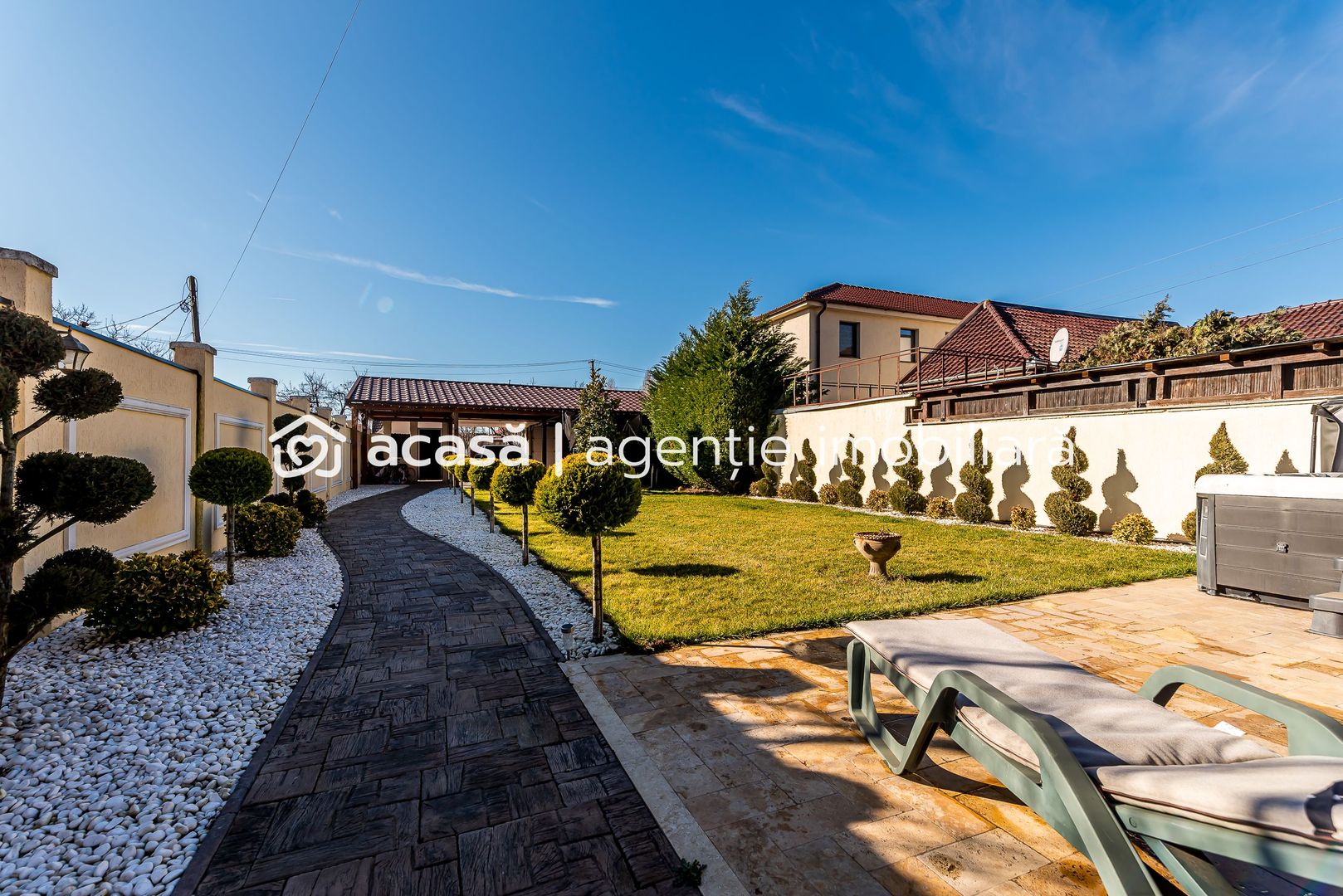Imagine 1 - Casă cu5 camere, teren 720 mp, fotovoltaice 13 kW, Aradul Nou