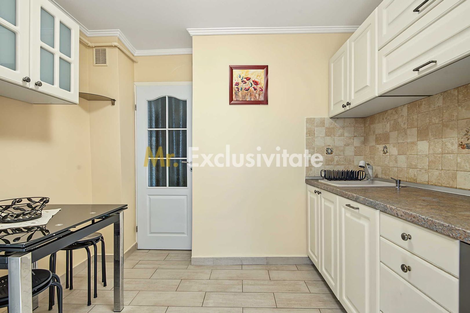 Central-Eremia, ap. 3 camere, 2 băi + boxă,proaspăt zugrăvit, et.2 - imaginea 8