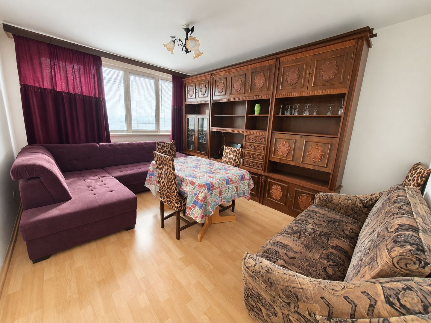 Apartament cu 3 camere decomandate, centrală proprie și logie | - imaginea 2