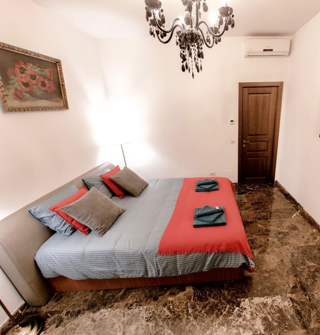 Universitate apartament 5 camere 220 mp de inchiriat - imaginea 14