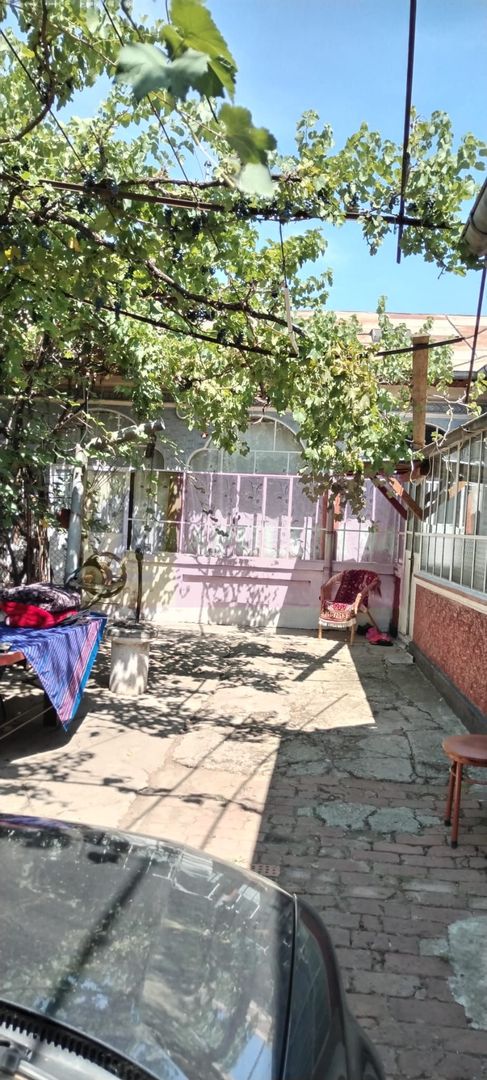 Branesti / IF - casa batraneasca din caramida cu teren de vanzare