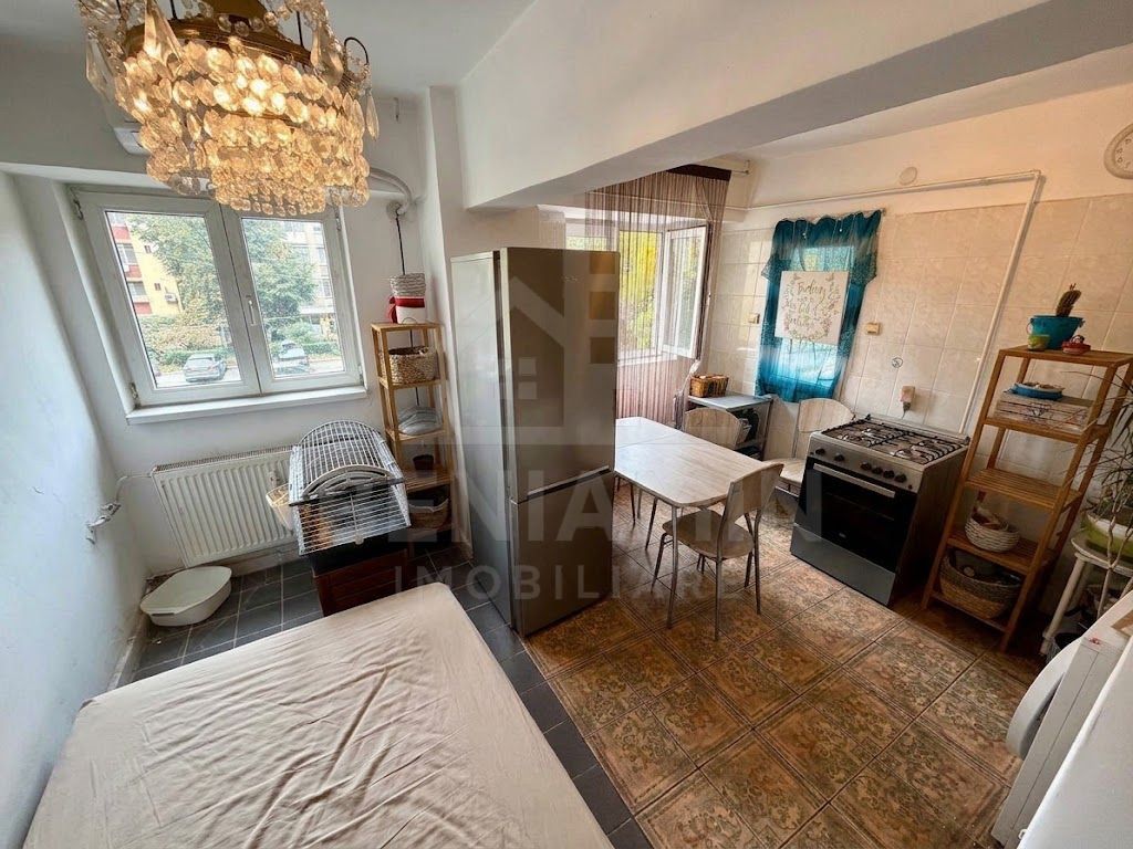 3 camere decomandat - Zona Rotonda - Etaj 1 - 81.86mp - Carrefour - imaginea 3