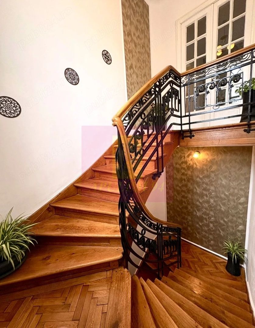 Proprietate deosebită în centrul istoric | 4 camere si mansardă - imaginea 2