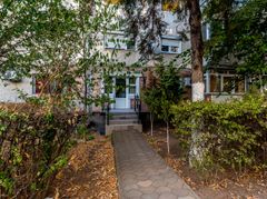 Apartament 4 camere la parter, acces direct din stradă