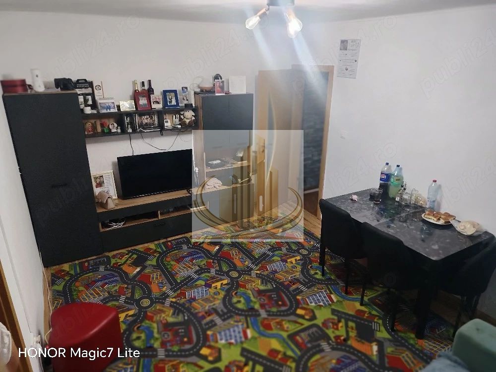 Apartament la etajul 1, baie cu geam și bucătărie închisă | Calea Șagu