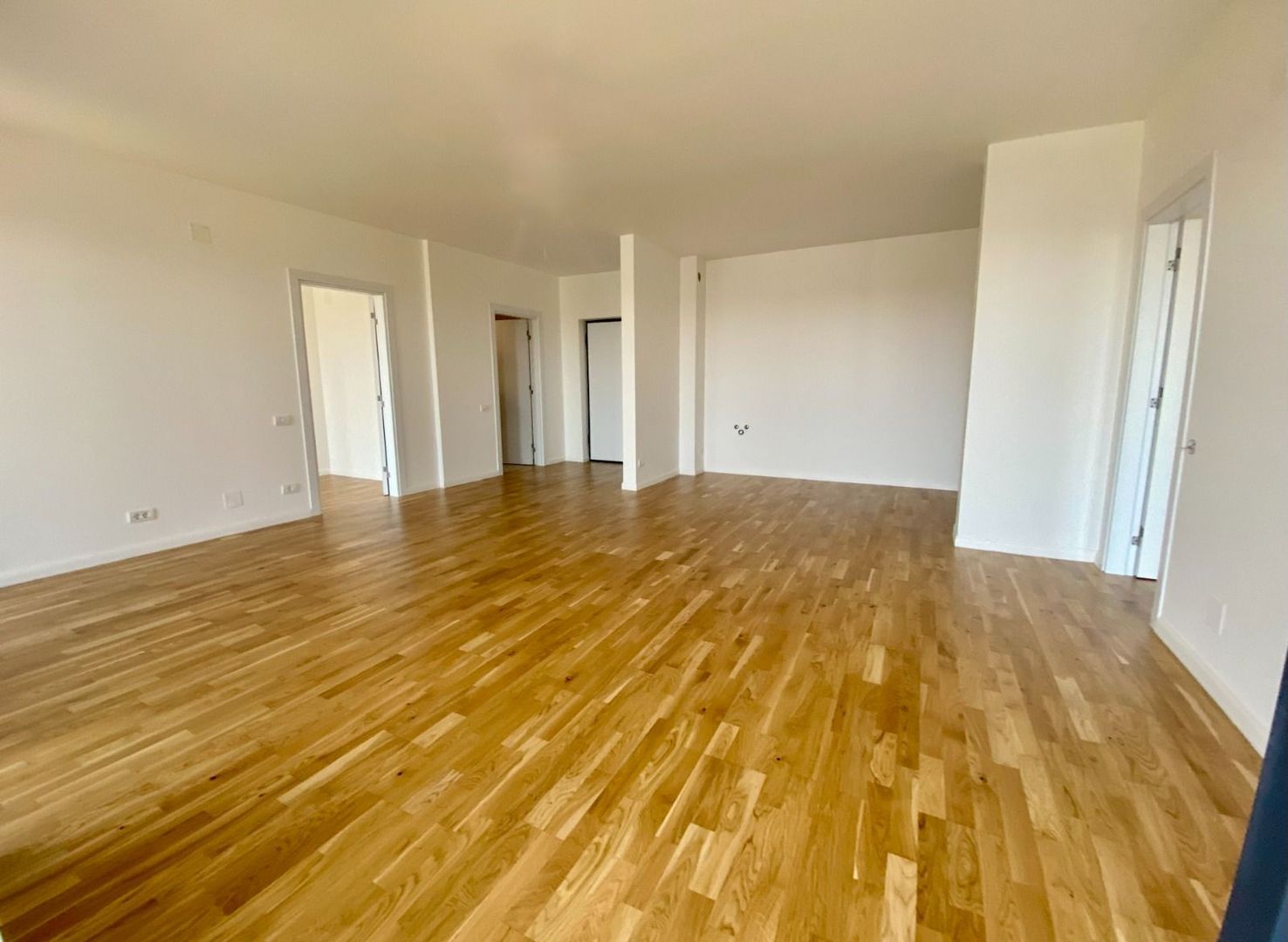 Vand Apartament 3 camere cu terasa in imobil nou Pipera - imaginea 8