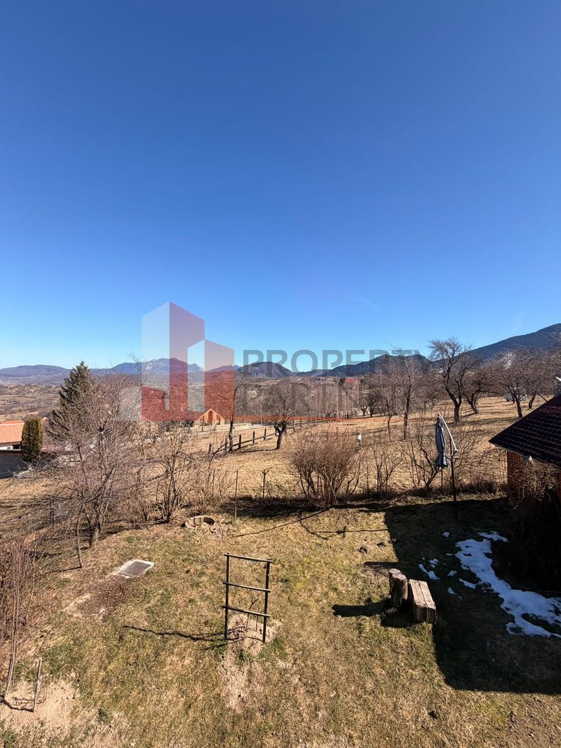 Casă tradițională cu 1800 mp teren  în Sohodol, Bran | Priveliște superba - imaginea 11