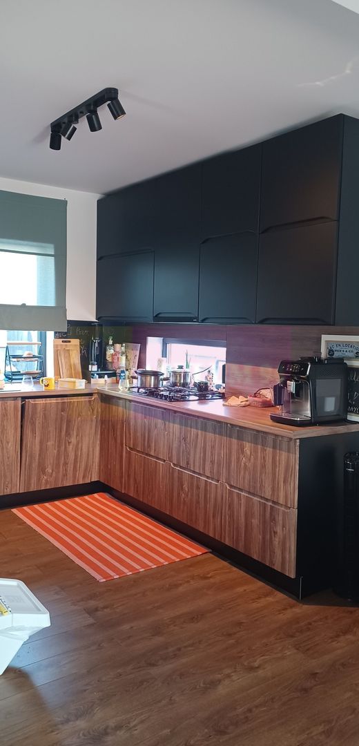 Săbăreni, casă P+1+pod, 5 camere, 130 mp utili, curte 470 mp