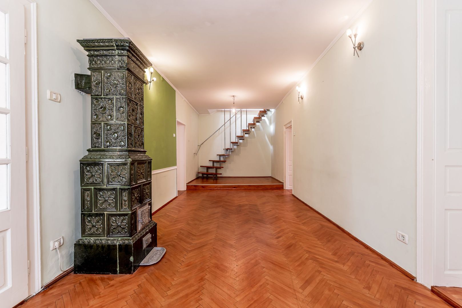 Imagine 5 - Casa 5 camere - Cartierul Functionarilor - Teren 421 mp - COMISION 0
