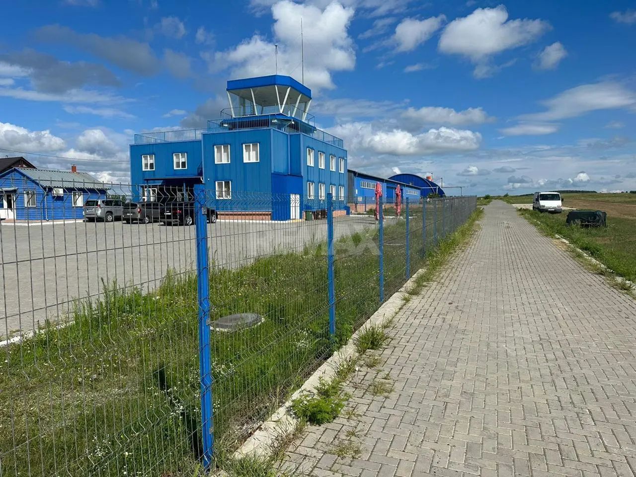 Aerodromul Horesti 24 ha teren + 1400 m2 hangare și 550 m2 cladire administrativa