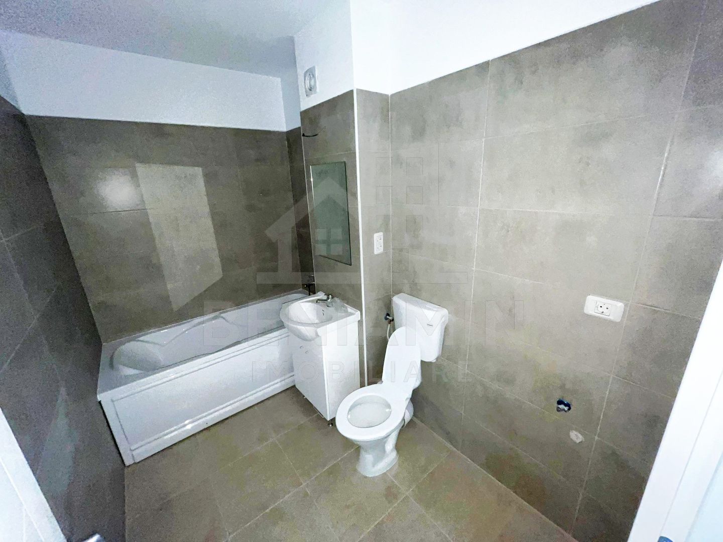 2 Camere-Bloc Nou- Loc De Parcare- Disponibil Imediat-Sanpetru-Brasov - imaginea 3