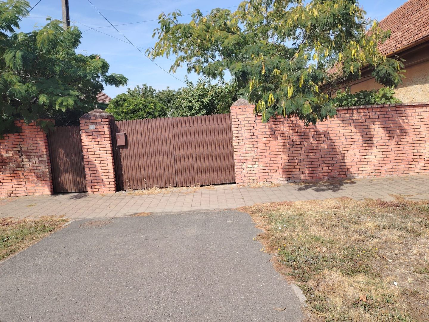 Casă cu 4 camere și teren generos de 2.370 mp – Deta, Strada 1 Mai - imaginea 4