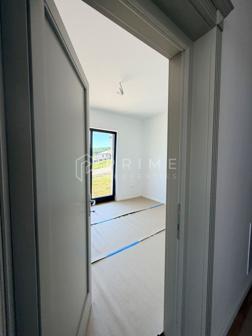 Vilă chalet modern cu perete panoramic de sticlă - Livezeni, Mureș - imaginea 11