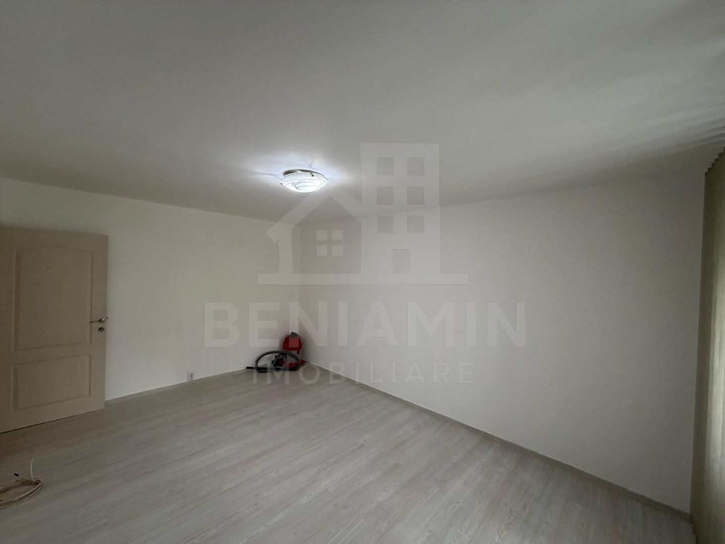 2 camere decomandat - etaj 2 - 52mp - teava de gaze - Sarari - imaginea 2