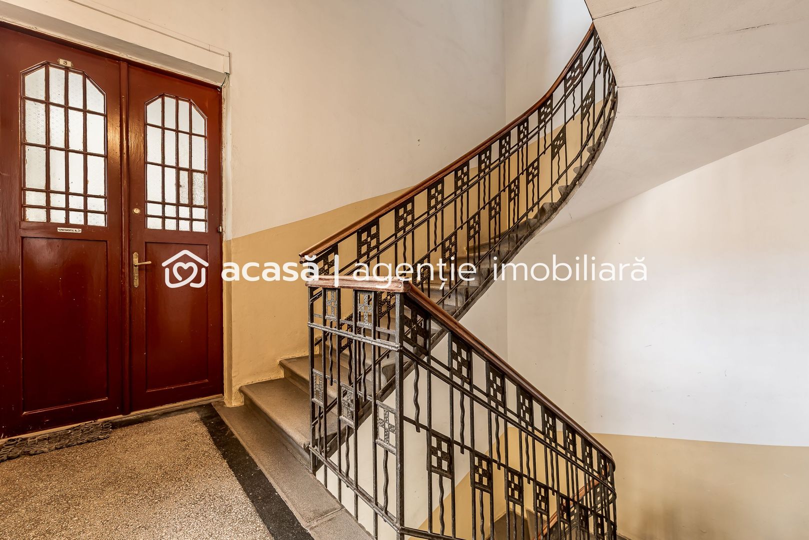 Imagine 2 - VANDUT! 2 apartamente unificate, B-dul Revoluției, Arad. Etajul 1