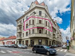 Apartament ultracentral cu 4 camere decomandat, etaj intermediar
