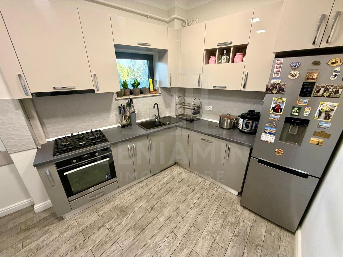 Apartament decomandat deosebit 3 camere 2 bai bloc 2020 cu parcare - imaginea 5