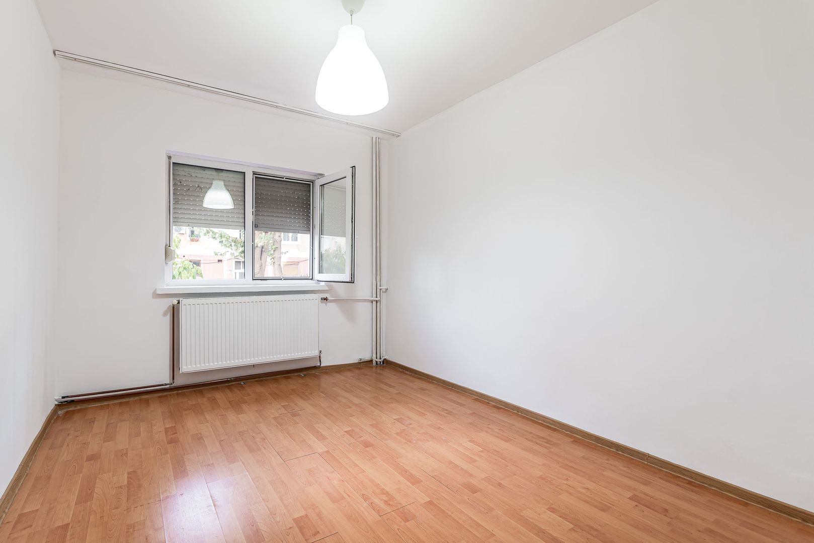 Imagine 9 - Apartament 4 camere la parter, acces direct din stradă in Micalaca