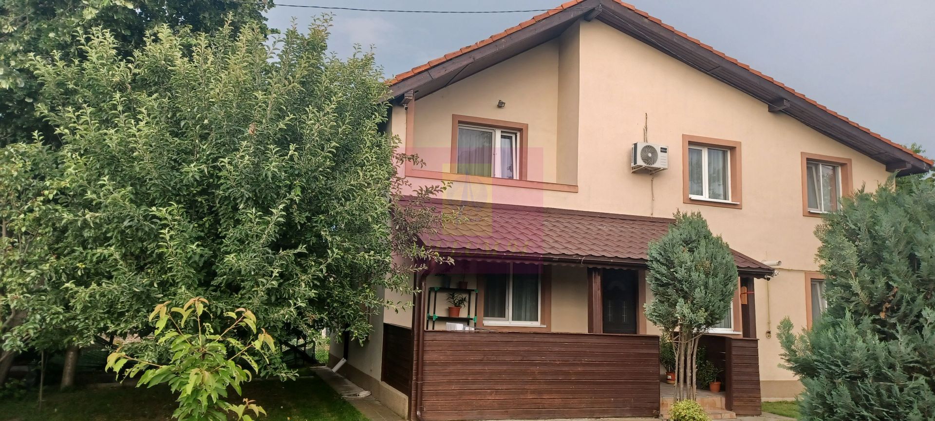 Săbăreni, casă 2009, P+1, terasă, garaj, curte 315 mp