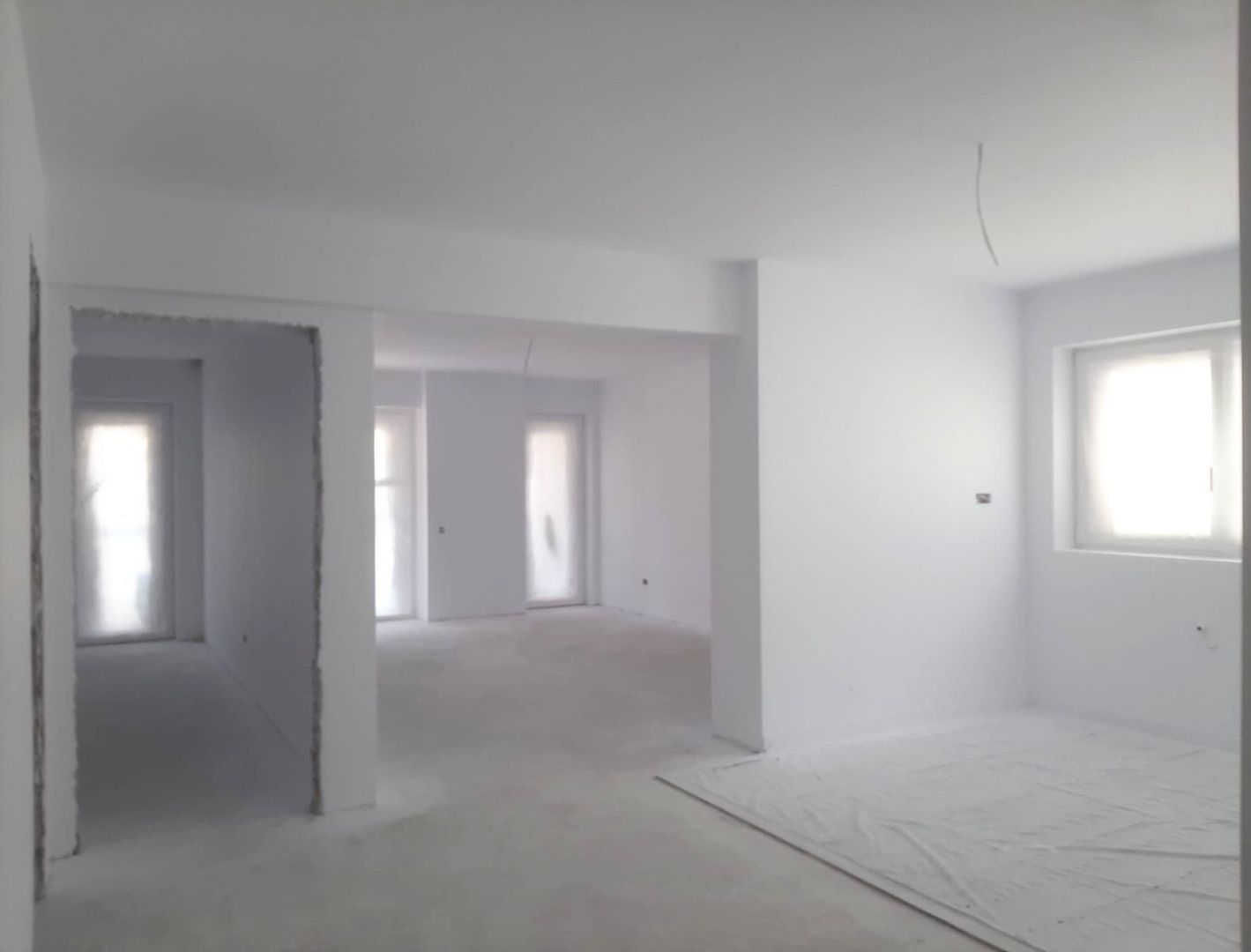 Apartament 3 camere 82 mp + 2 terase de 24 mp zona rezidentiala aerisita
