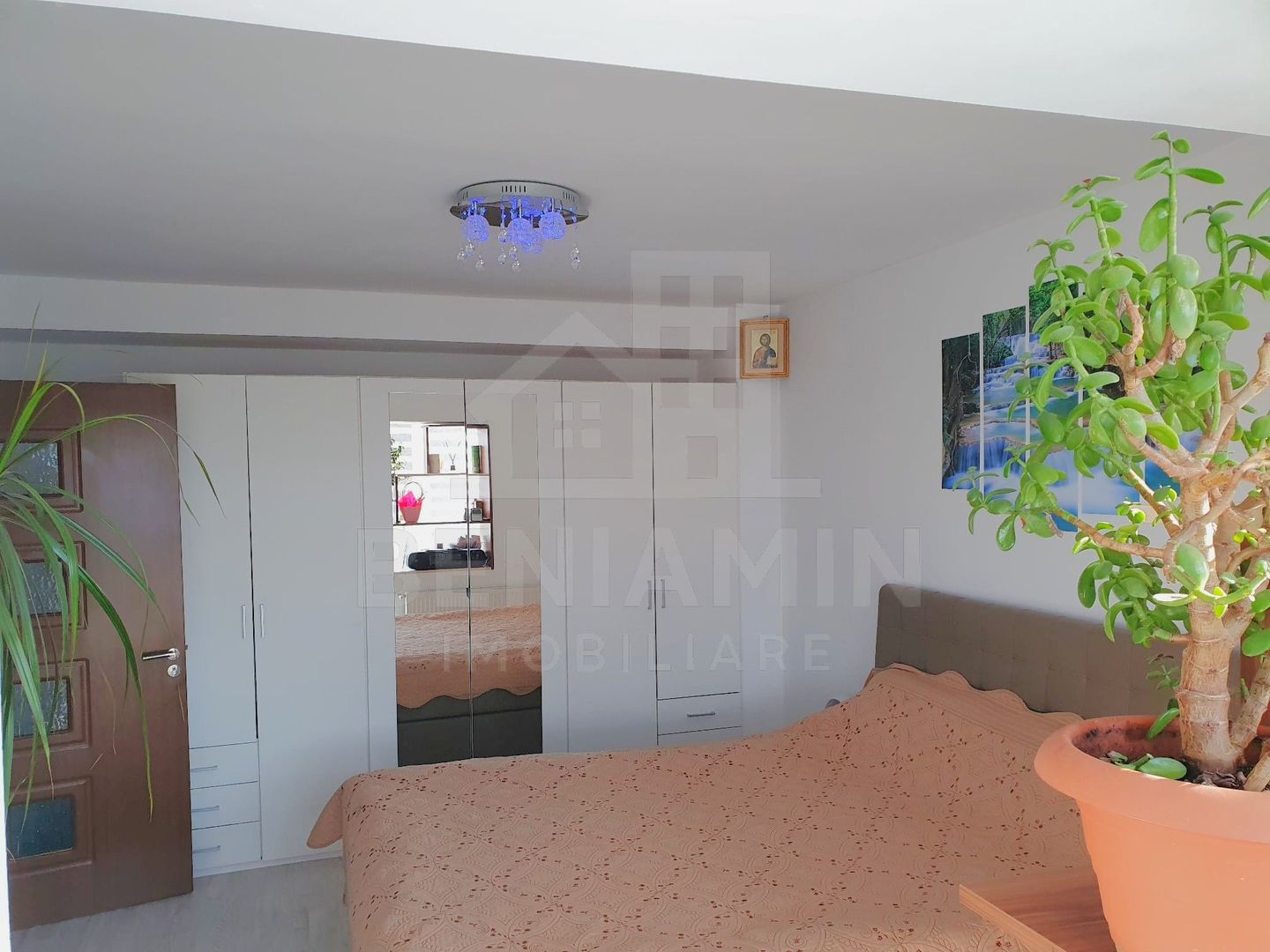 Apartament 4 camere etaj 1 Cartier Noua 99mp doua parcari - imaginea 10