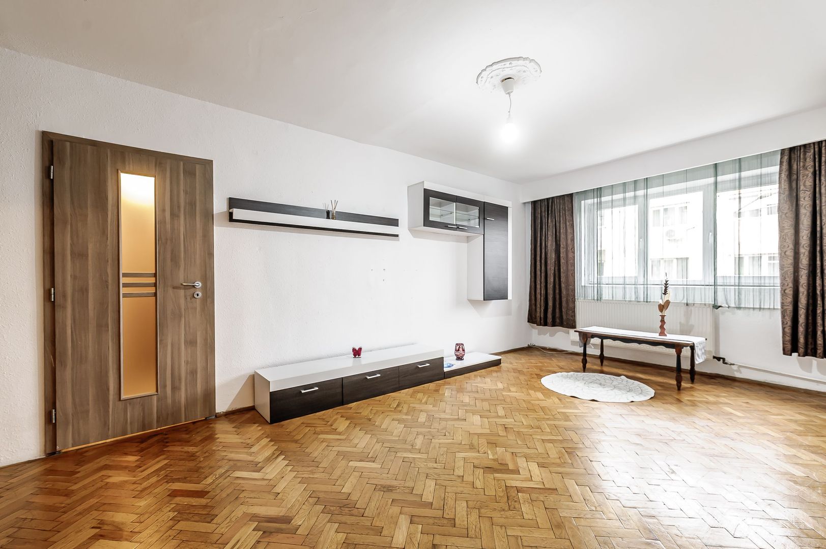 Apartament cu 2 camere, etaj 2 – Piața UTA