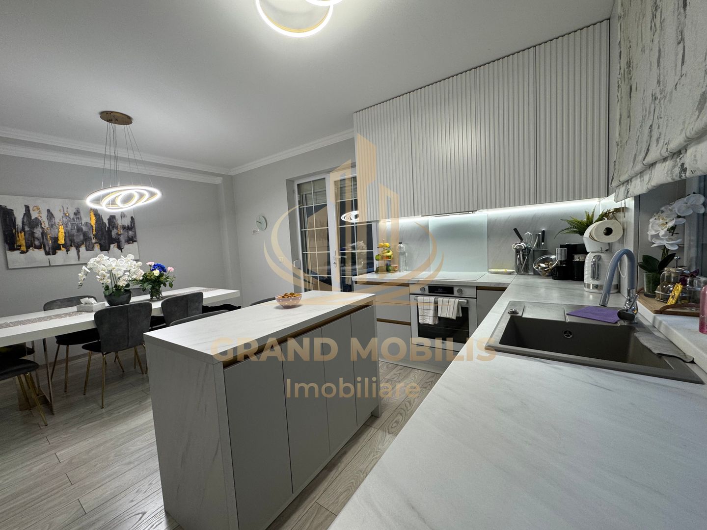 Casa in stil mediteranean, ultrafinisată 5 camere, 3 bai + curte. - imaginea 5