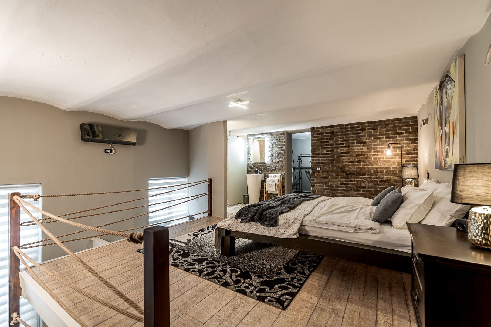 Imagine 2 - Apartament ultracentral | parter | mobilat și utilat