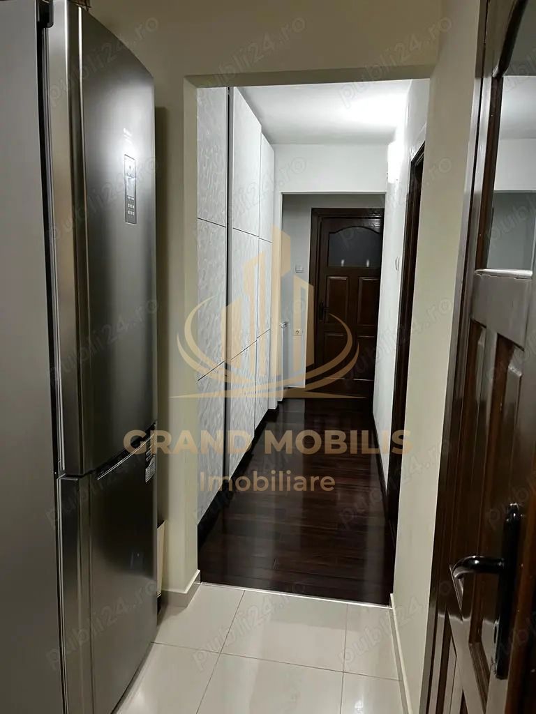 Apartament 3 camere, decomandat, zona Lunei - imaginea 8