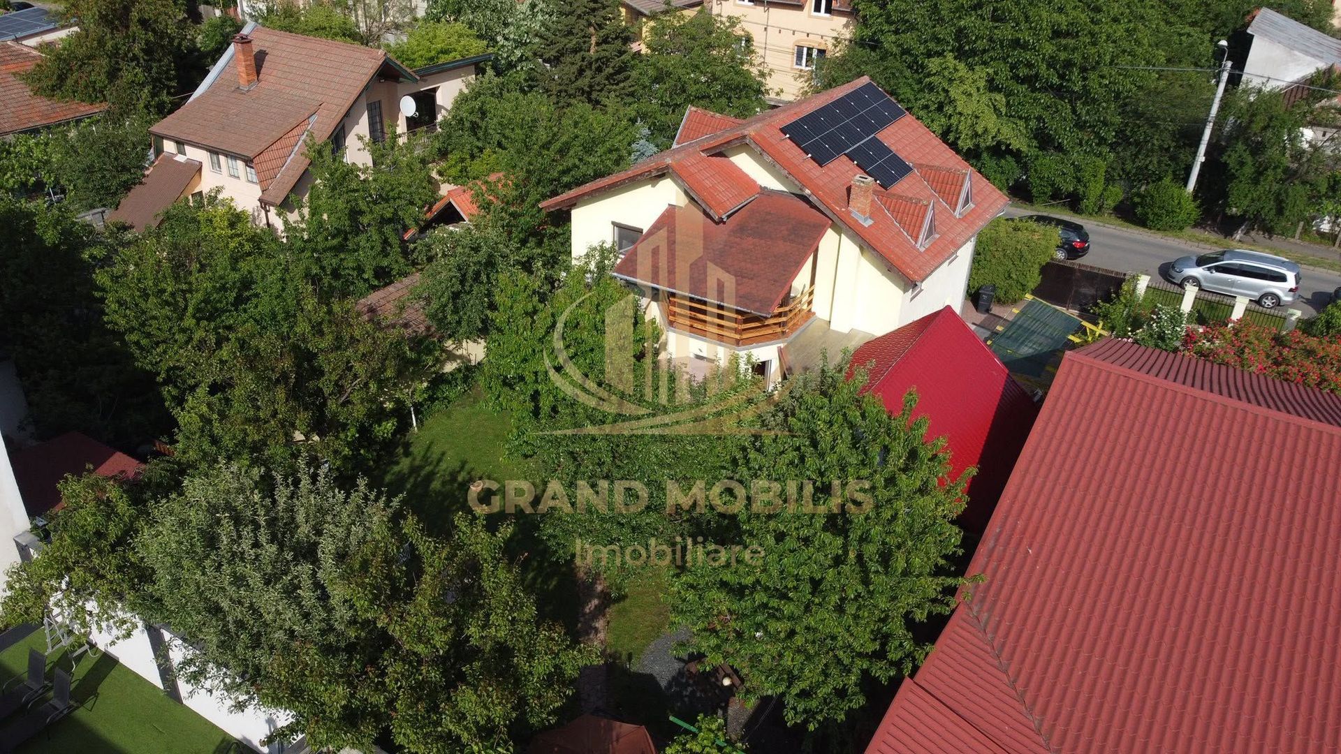 Casă P+E+Pod înalt, teren 574 mp, garaj și fotovoltaice – Zona Lipovei