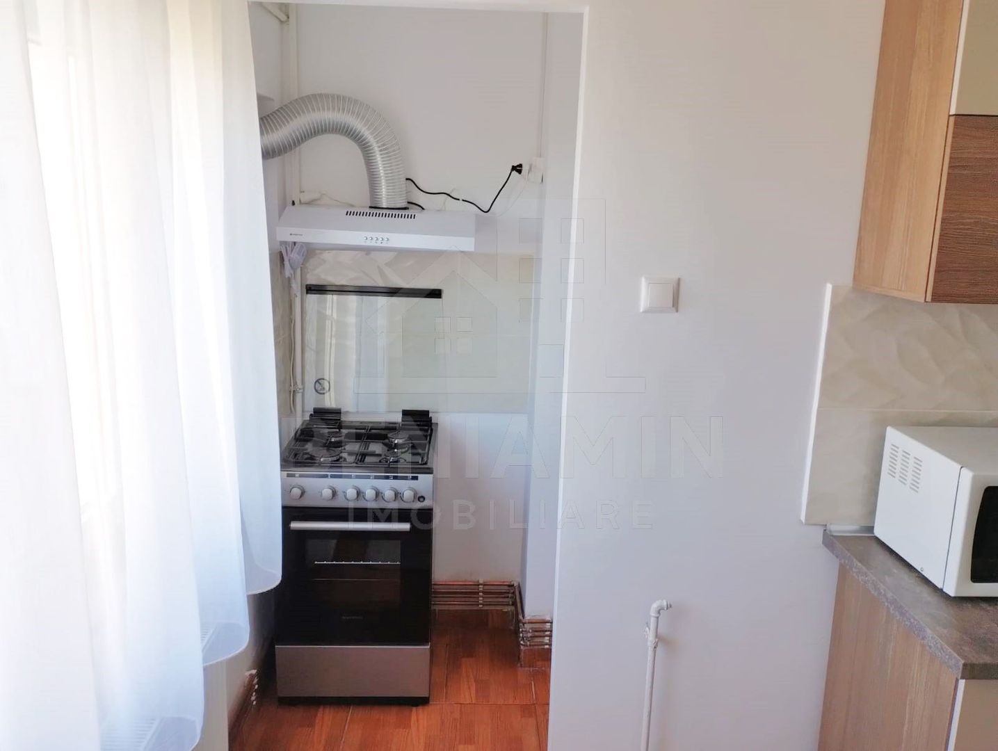 2 Camere-Decomandat-Centrala Termica-Mobilat-Utilat-Cornitoiu - imaginea 6