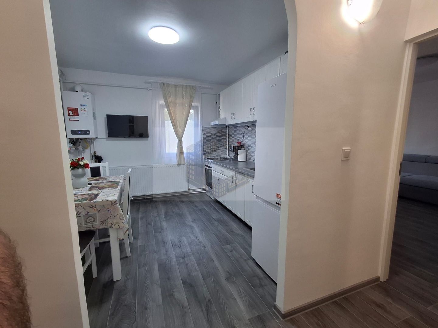Apartament cu 2 camere , renovat , situat în zona Iosefin - imaginea 10